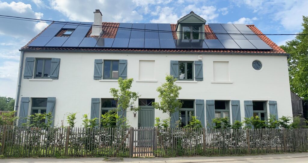 Maison avec panneaux solaires